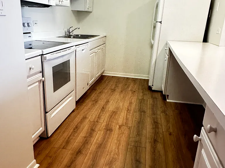 3930 N Pine Grove Ave #2010 — Photo 2