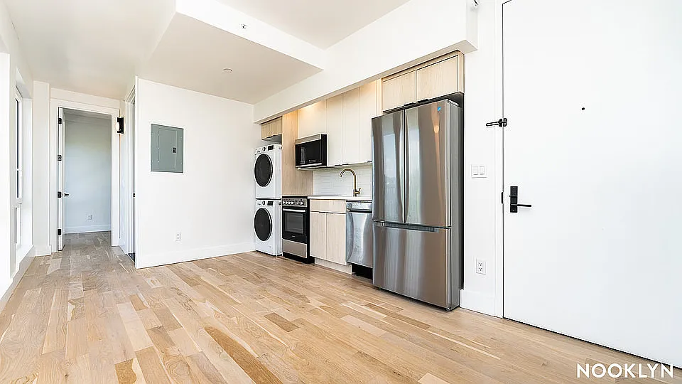193 Graham Avenue — Photo 4