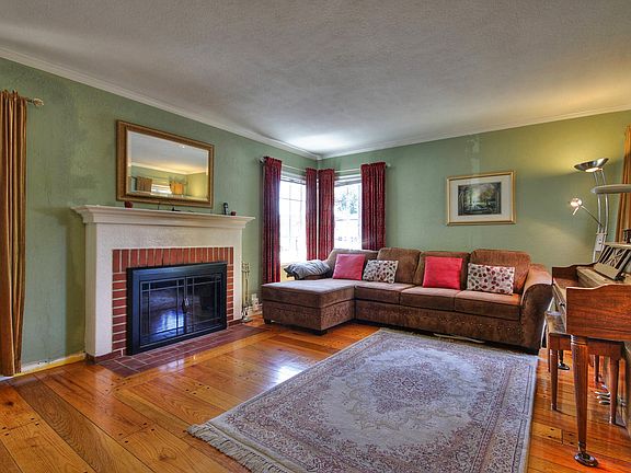 5th image of 364 Lille Ave