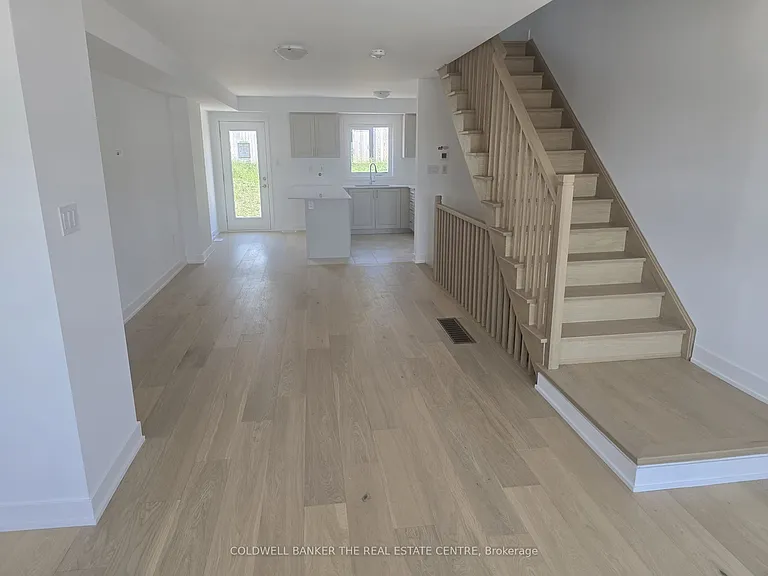 47 Flan Blvd — Photo 4