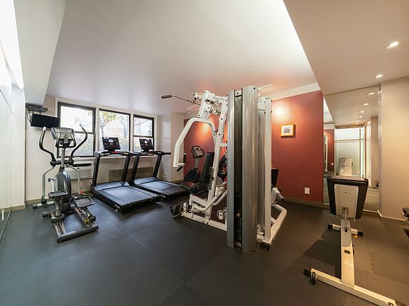 5th image of 236 E 36th St APT 4F