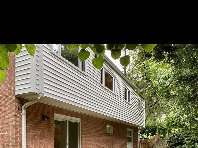1040 Warbler Pl — Photo 21