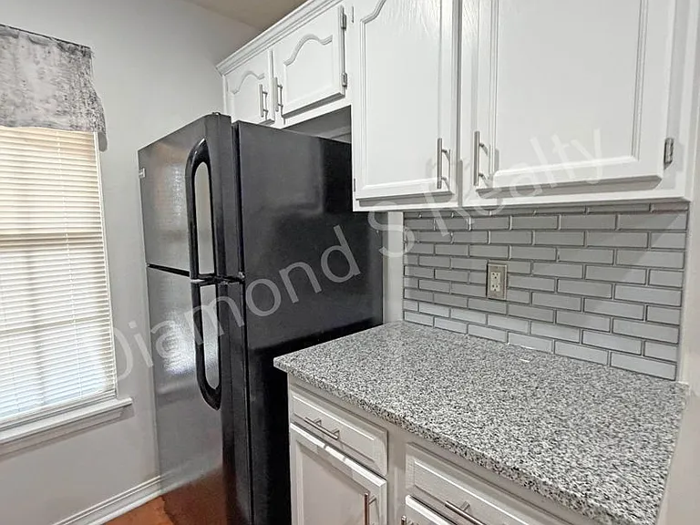 1331 W Sackett St — Photo 10
