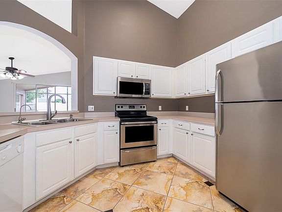 3rd image of 1018 Whispering Cypress Ln