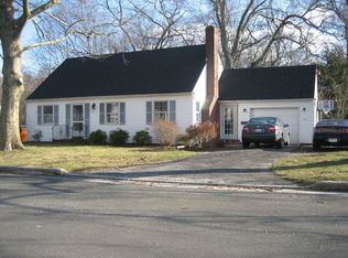 171 Hallock St, Riverhead, NY 11901