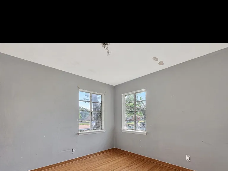 619 S Hunter St — Photo 4
