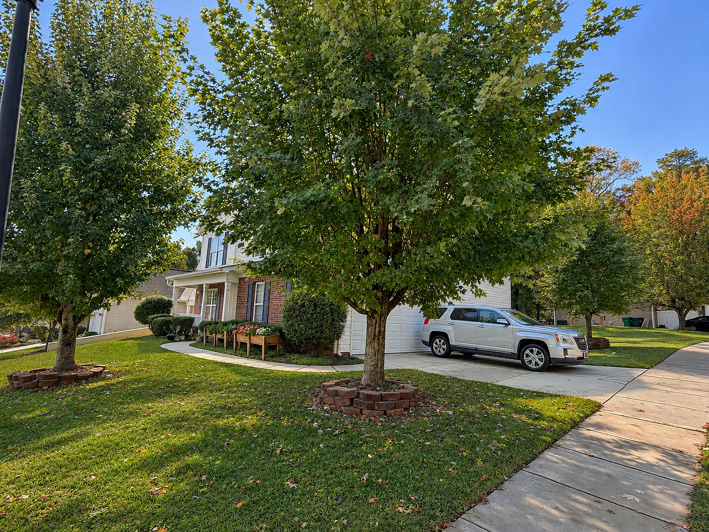 4 bed, 2.5 bath, 2353 sqft, $2,400 — Photo 2