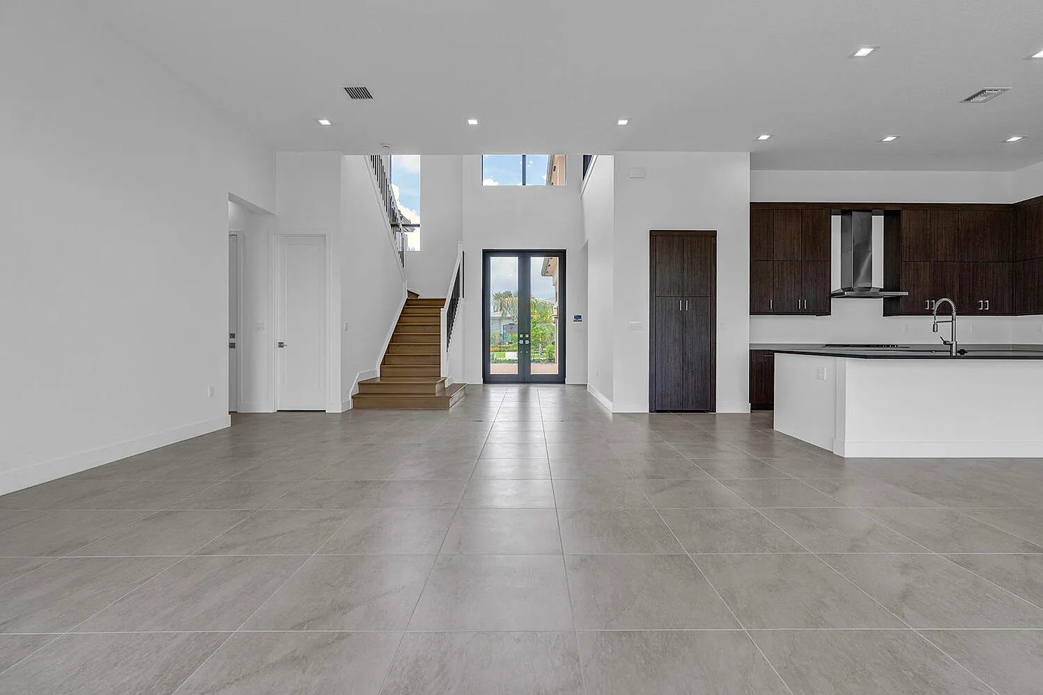 6 bed, 8.0 bath, 5453 sqft, $18,000 — Photo 3