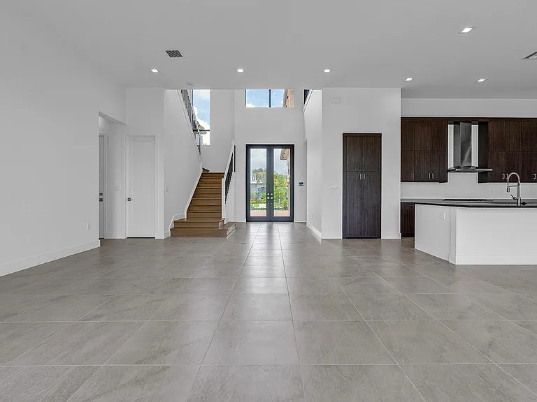 9523 Riverside Park Dr — Photo 3