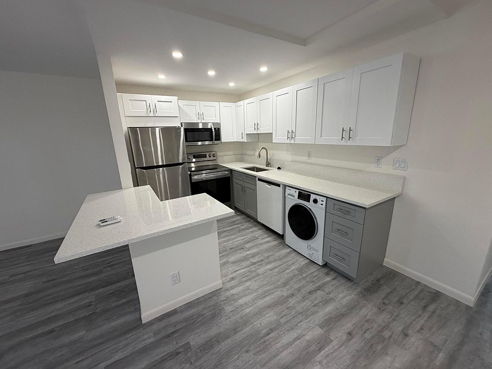 1st image of 370 E Horizons #203