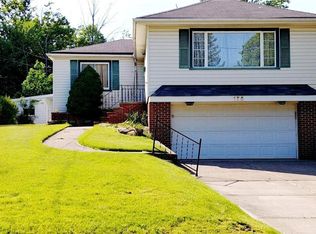 175 Forest Dr, Bedford, OH 44146
