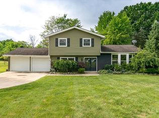 8591 Apple Hill Rd, Chagrin Falls, OH 44023