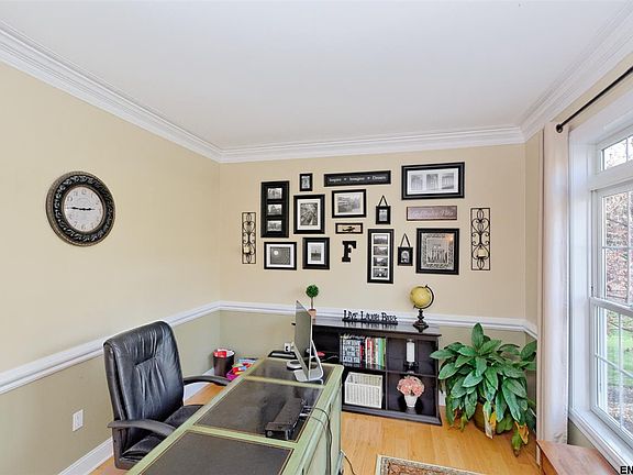 4th image of 7 Chandler Dr