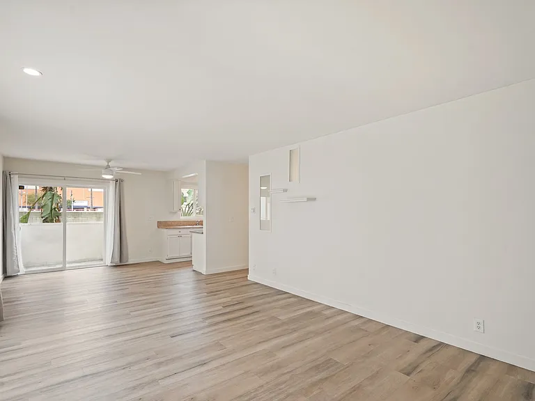 5943 Carlton Way #10 — Photo 4