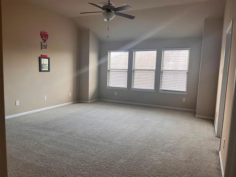 127 Round Lake Dr — Photo 12