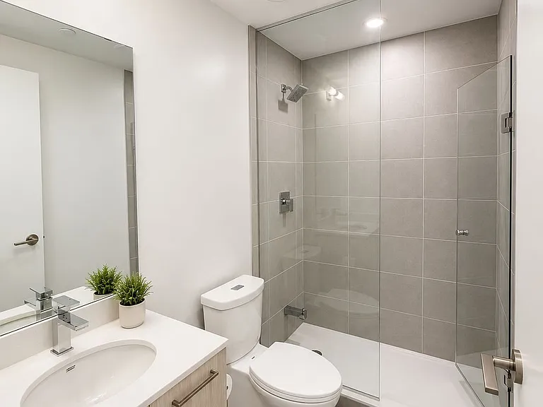 65 Mutual St #602 — Photo 8