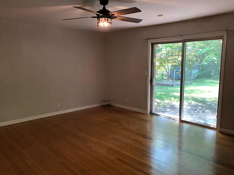 1308 Sycamore St — Photo 12