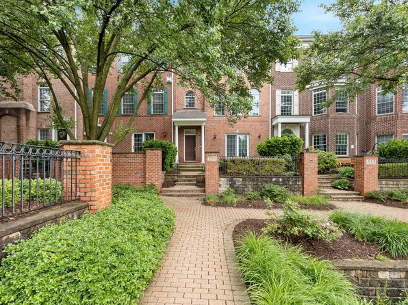 311 Big Rail Dr, Naperville, IL 60540