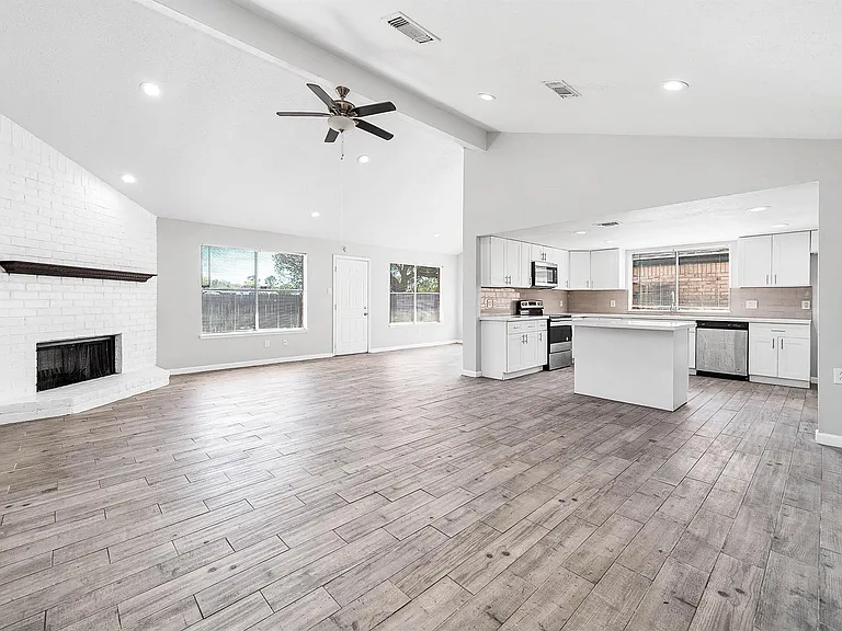 14315 Swanfield Dr — Photo 4