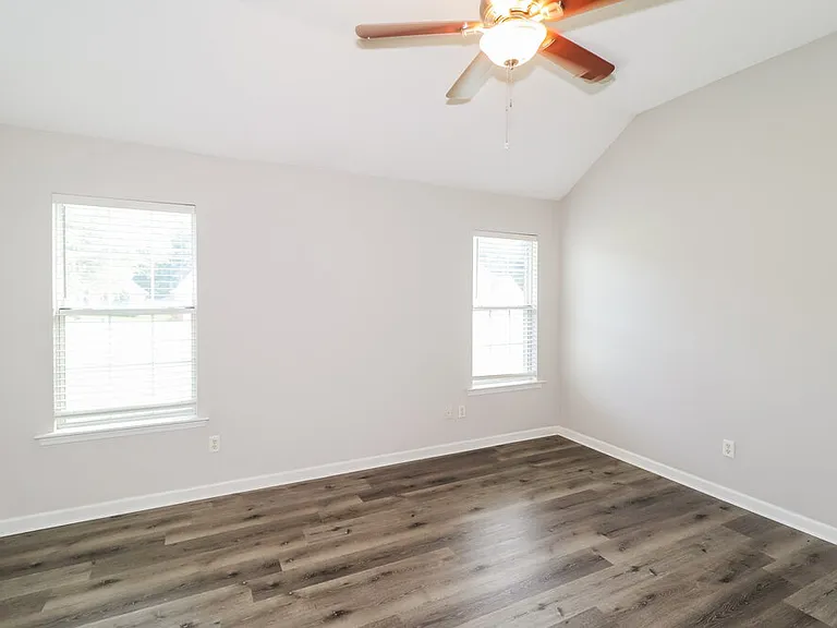 5760 Landau Dr — Photo 11