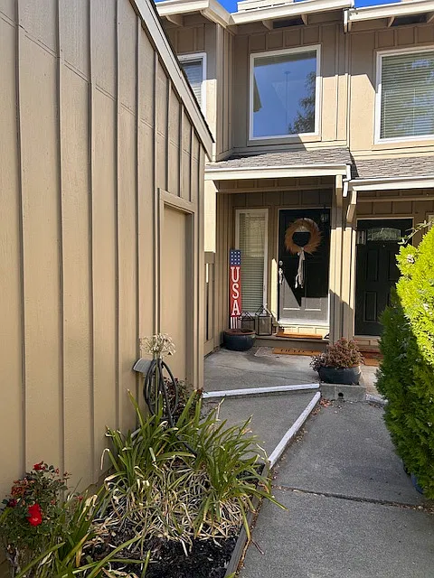 3 bed, 2.5 bath, 1673 sqft, $4,200 — Photo 3