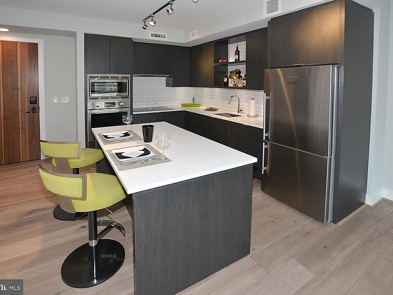 1300 4th St SE #805 — Photo 9