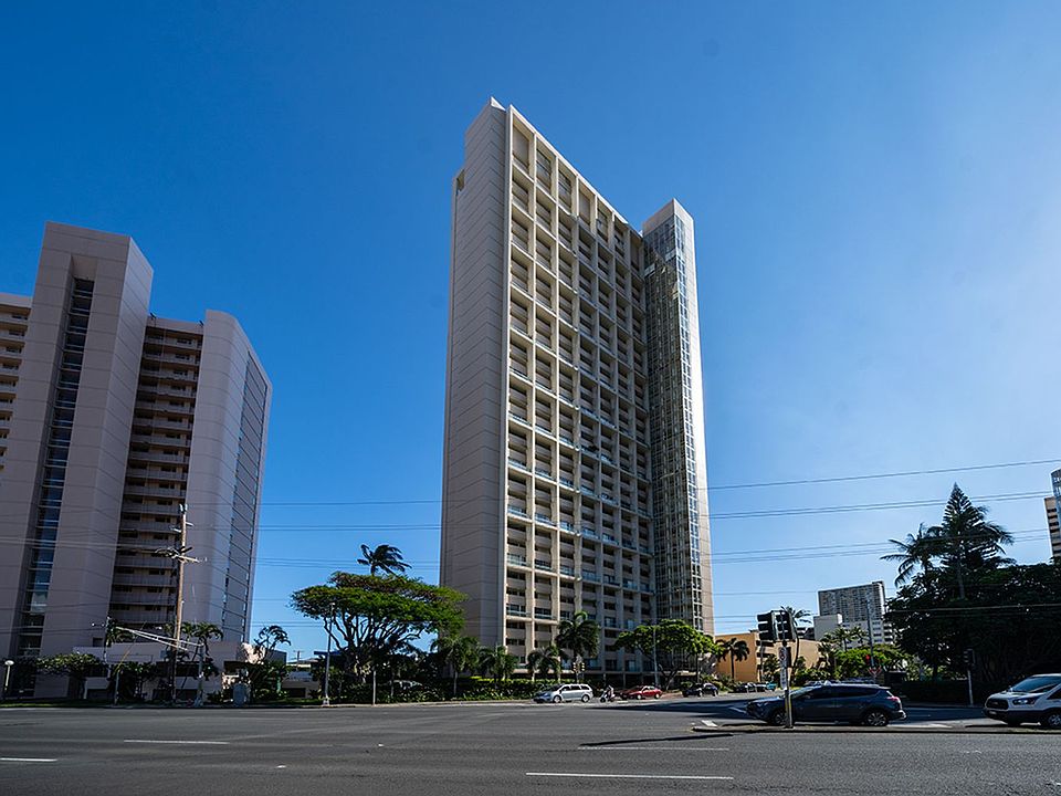 1st image of 555 University Ave APT 605