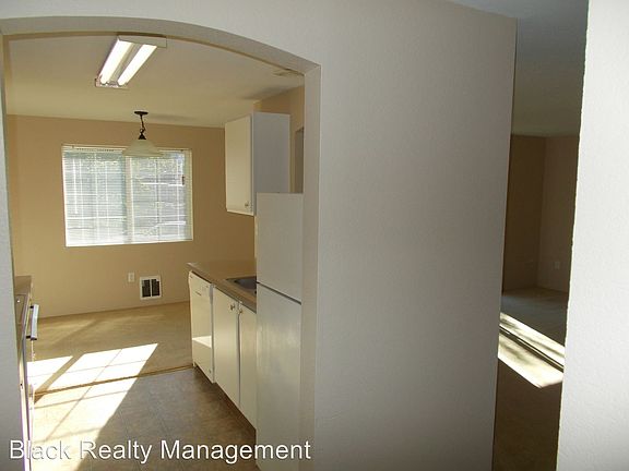 3rd image of 2415 N Cherry St APT 3