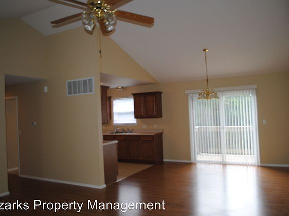 2nd image of 420 Woodland Dr E