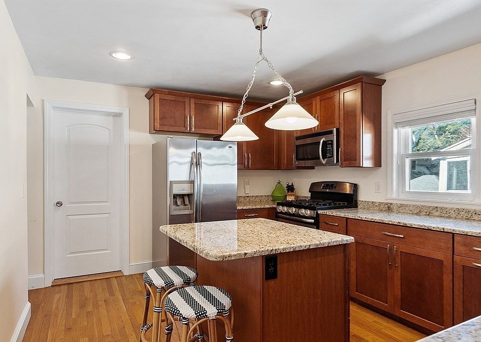 1st image of 30 Unity Ave #30