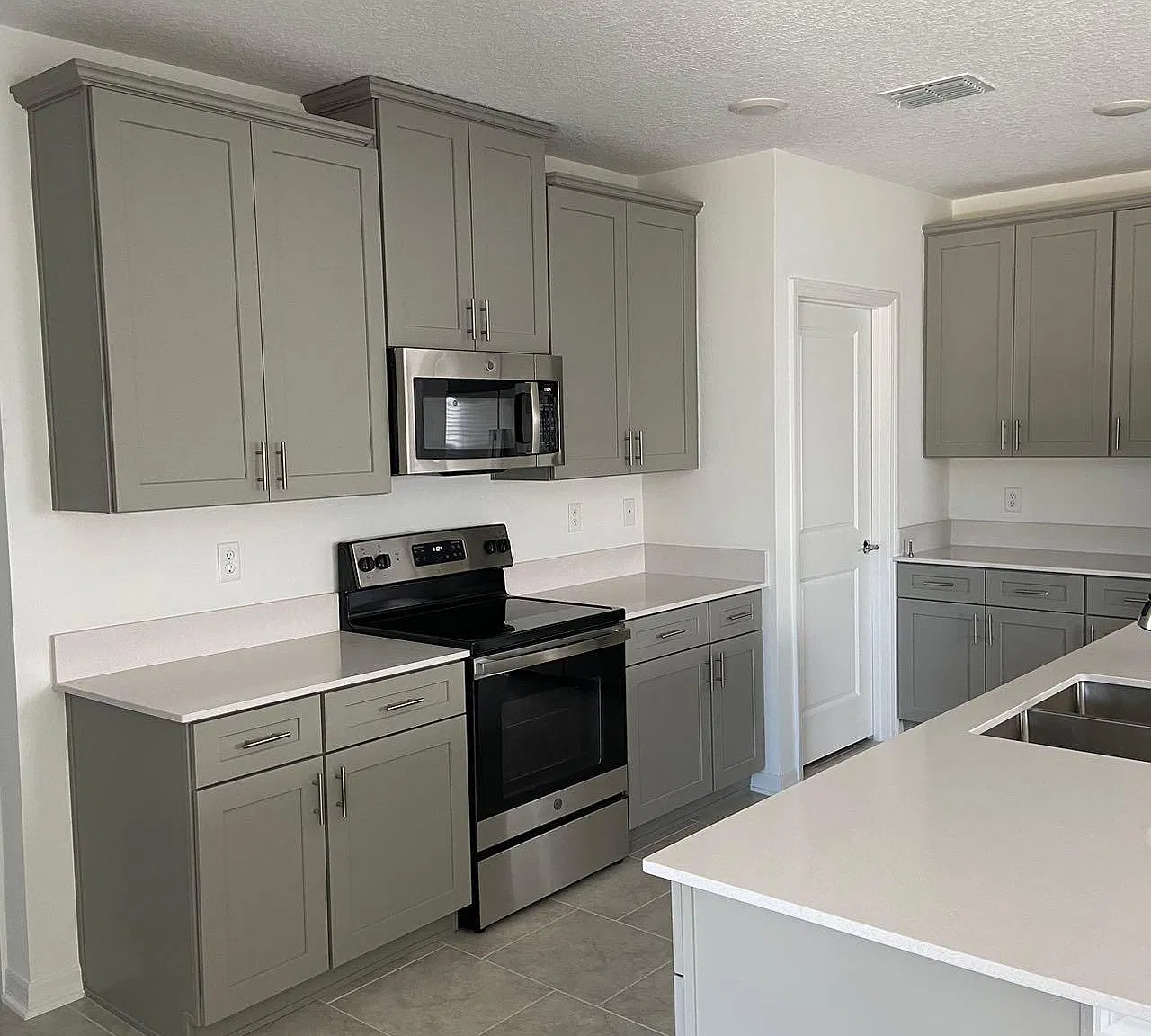 6 bed, 2575 sqft, $2,950 — Photo 3