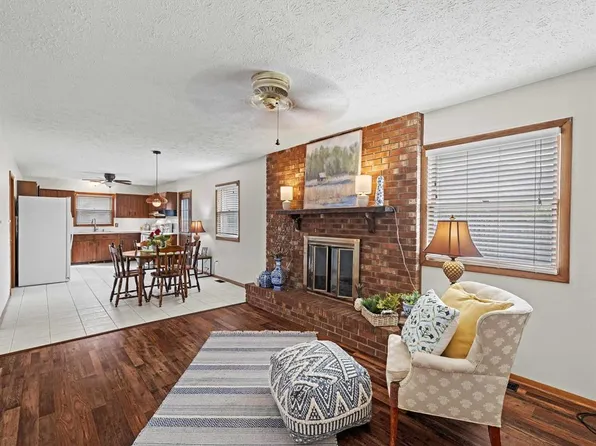 2301 Whirlaway Dr, Owensboro, KY 42301