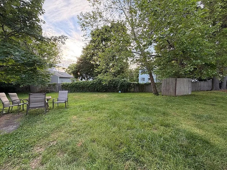 221 Meadows End Rd — Photo 16