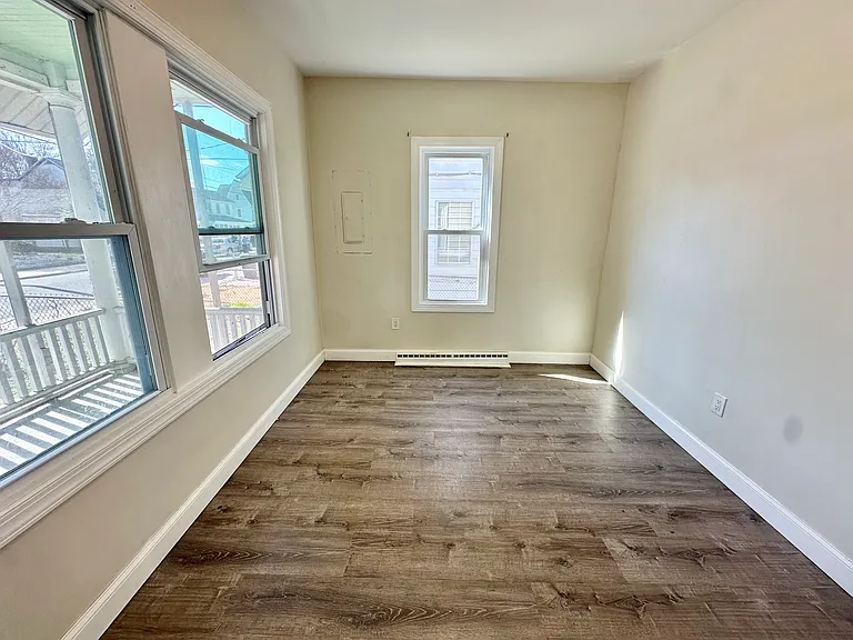 8 Main St — Photo 13