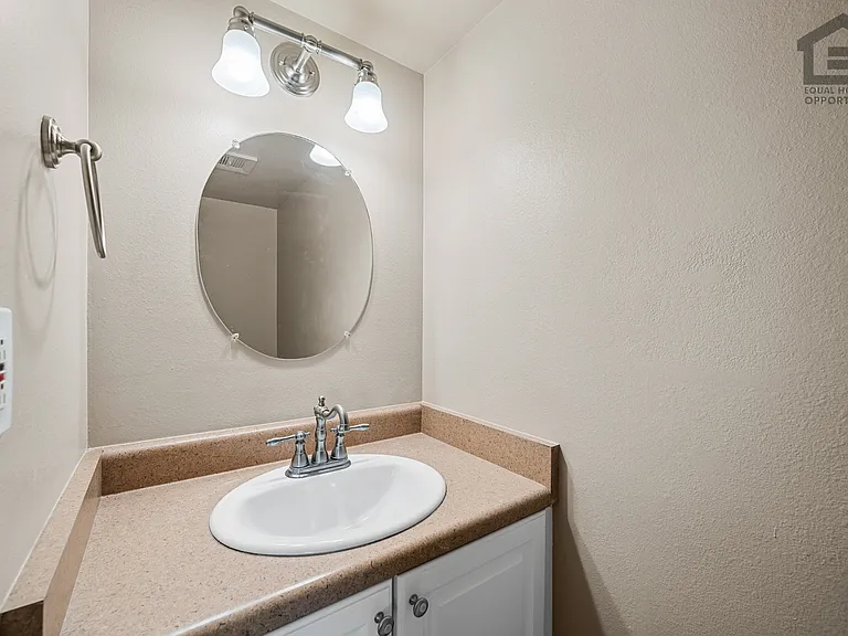 1533 W Hazelwood St — Photo 10