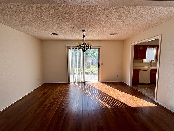 4th image of 9 Dunedin Dr