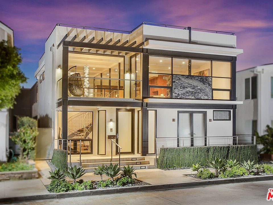 1st image of 2105 E Balboa Blvd
