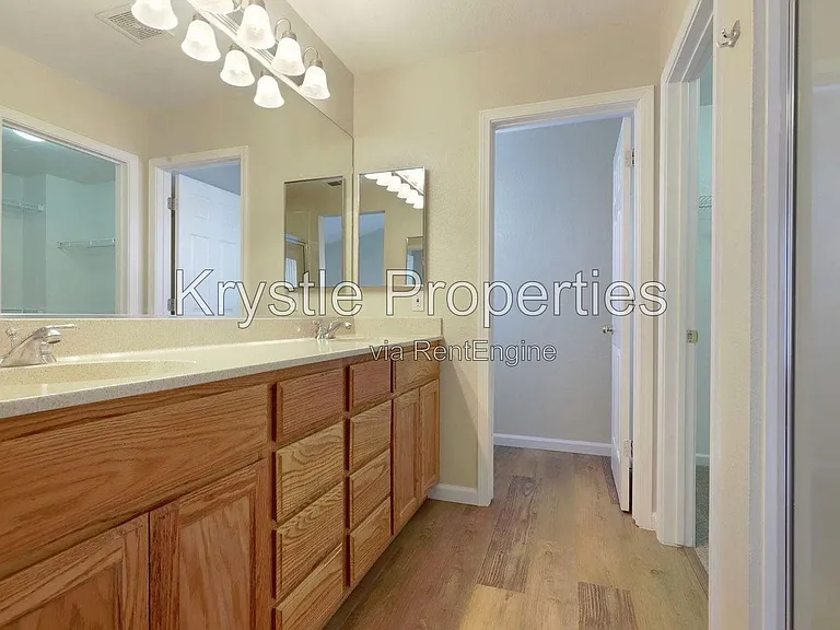 700 Westpark — Photo 21