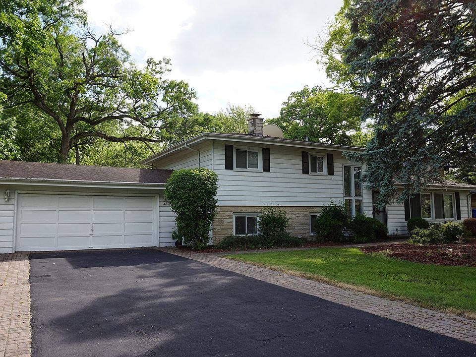 1st image of 927 Rosewood Dr