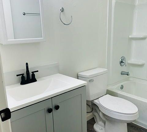 3rd image of 2315 E 13th St #8