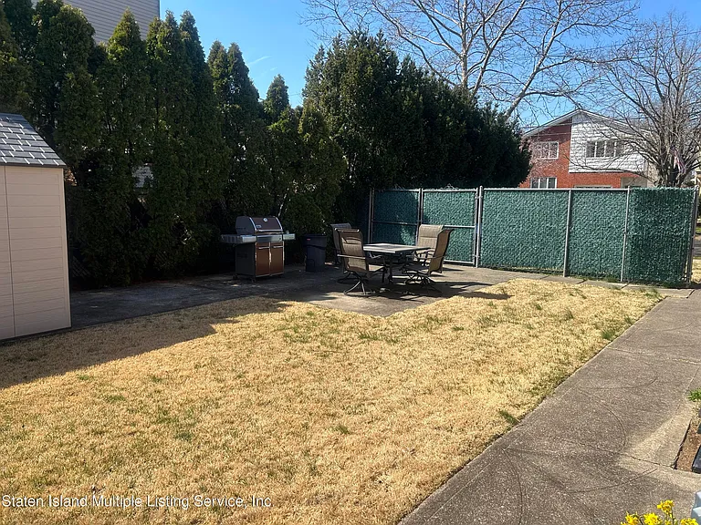 204 Ross Ave — Photo 3
