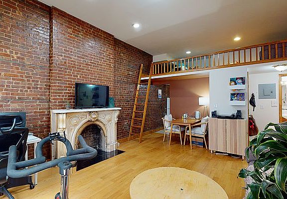 3rd image of 5 W 95th St APT 2B
