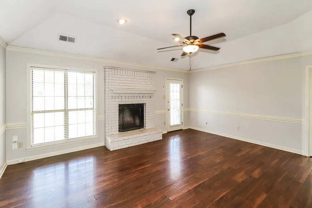 3 bed, 2.0 bath, 1757 sqft, $1,805 — Photo 4