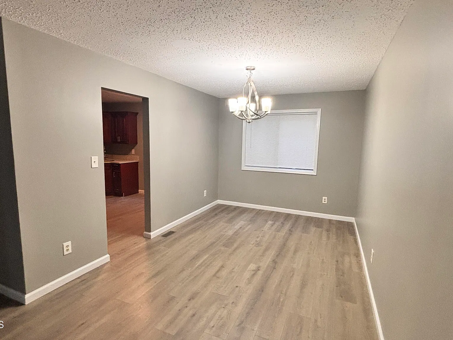 3 bed, 2.5 bath, 2009 sqft, $3,650 — Photo 3