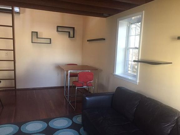 2nd image of 325 King Ave