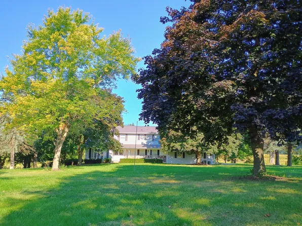 700 Berger Dr, Saline, MI 48176