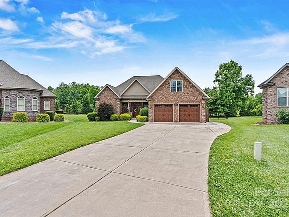 3rd image of 5163 Meadow Park Ln