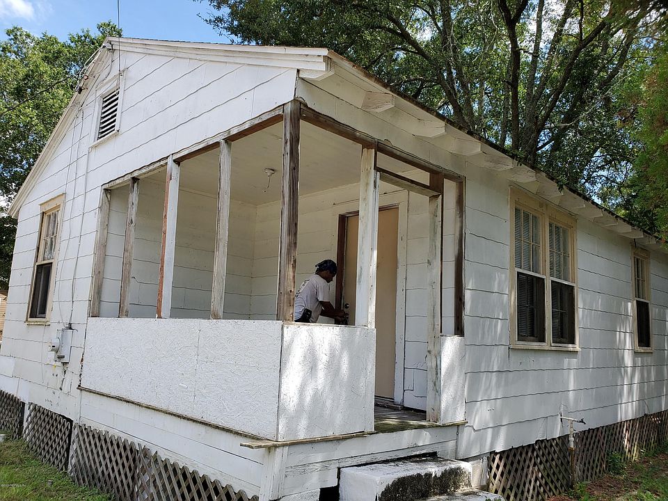 1st image of 2077 Thelma St