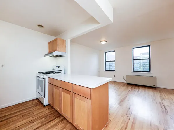 123 Stanhope Street image 1 of 12