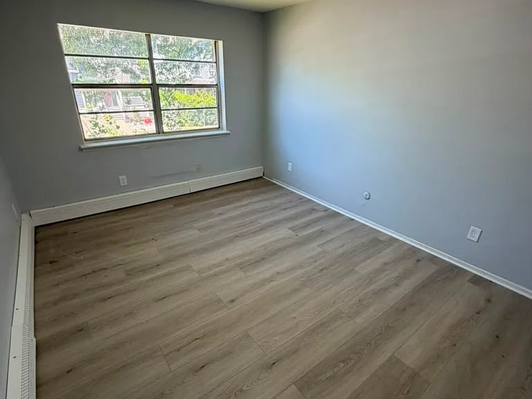 768 Park Ave #11 — Photo 4